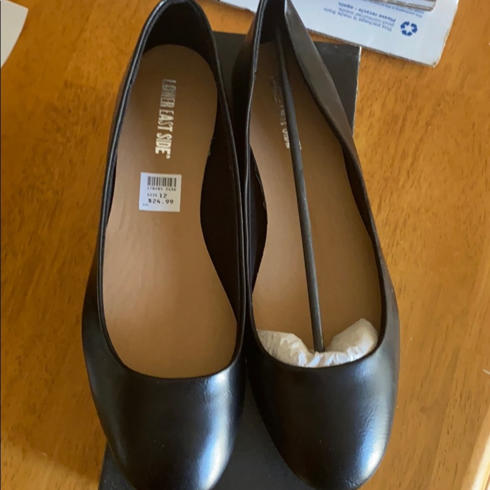 NEW Black flats in Size 12w